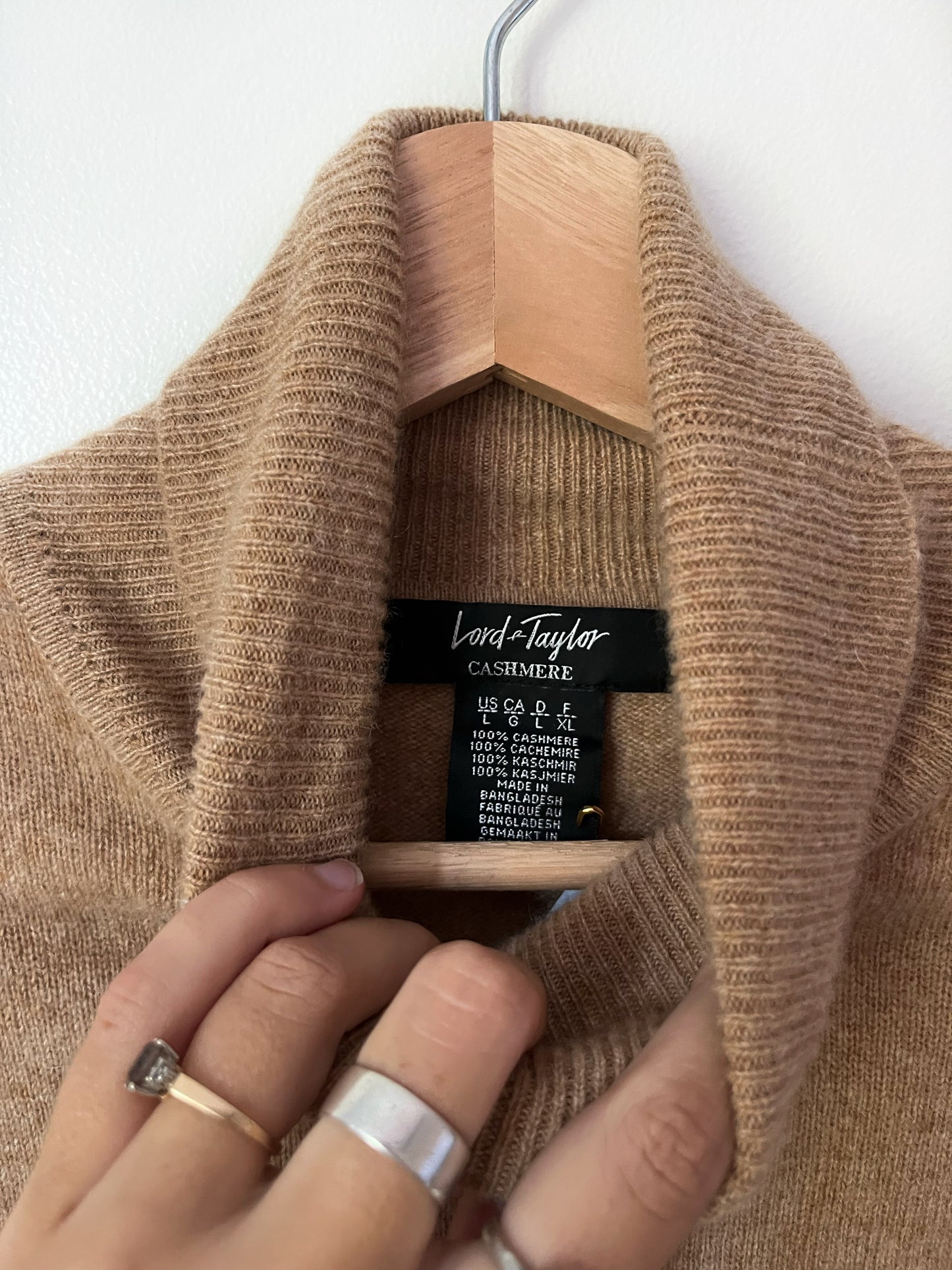 Vintage Beige 100% Cashmere Turtleneck- M