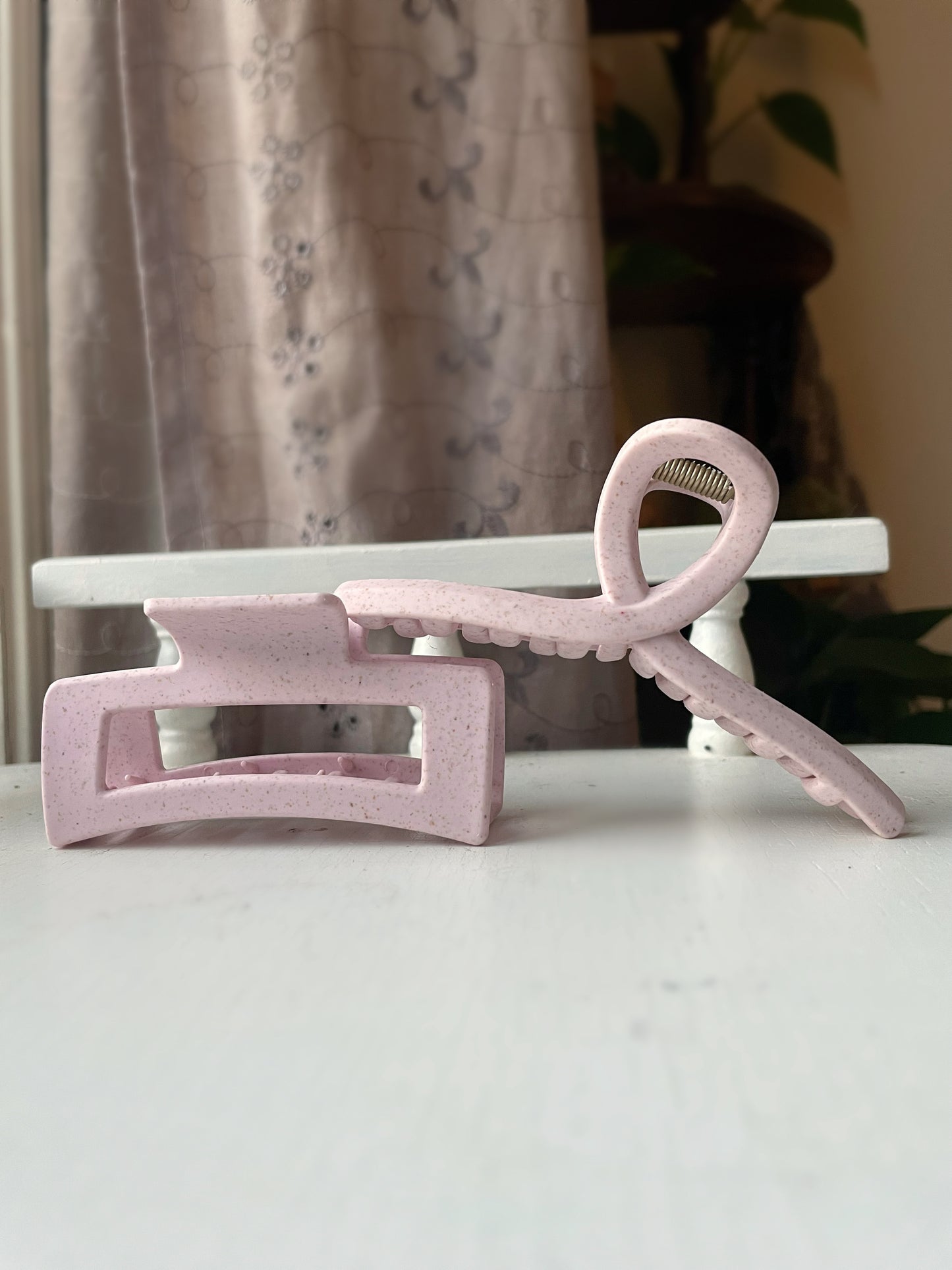 light pink hair claw